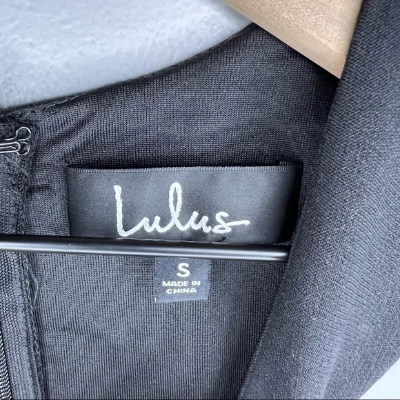 Lulu's Cross Front Sleeveless Norma Swing Skater Dress in Black S - Picture 4 of 8